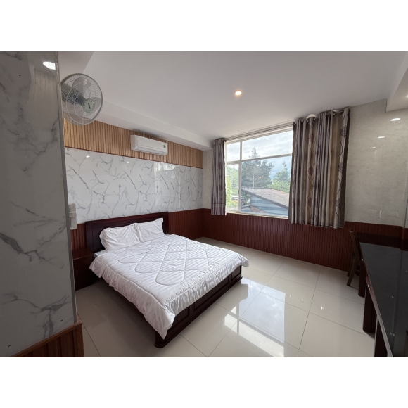 PHÒNG ĐƠN VIEW BAN CÔNG 25M² – THOÁNG MÁT & LÝ TƯỞNG NGHỈ DƯỠNG