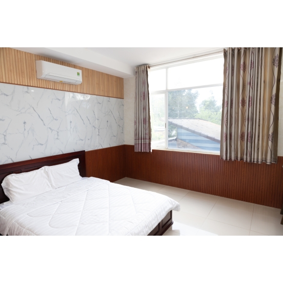 PHÒNG ĐƠN VIEW BAN CÔNG 25M² – THOÁNG MÁT & LÝ TƯỞNG NGHỈ DƯỠNG